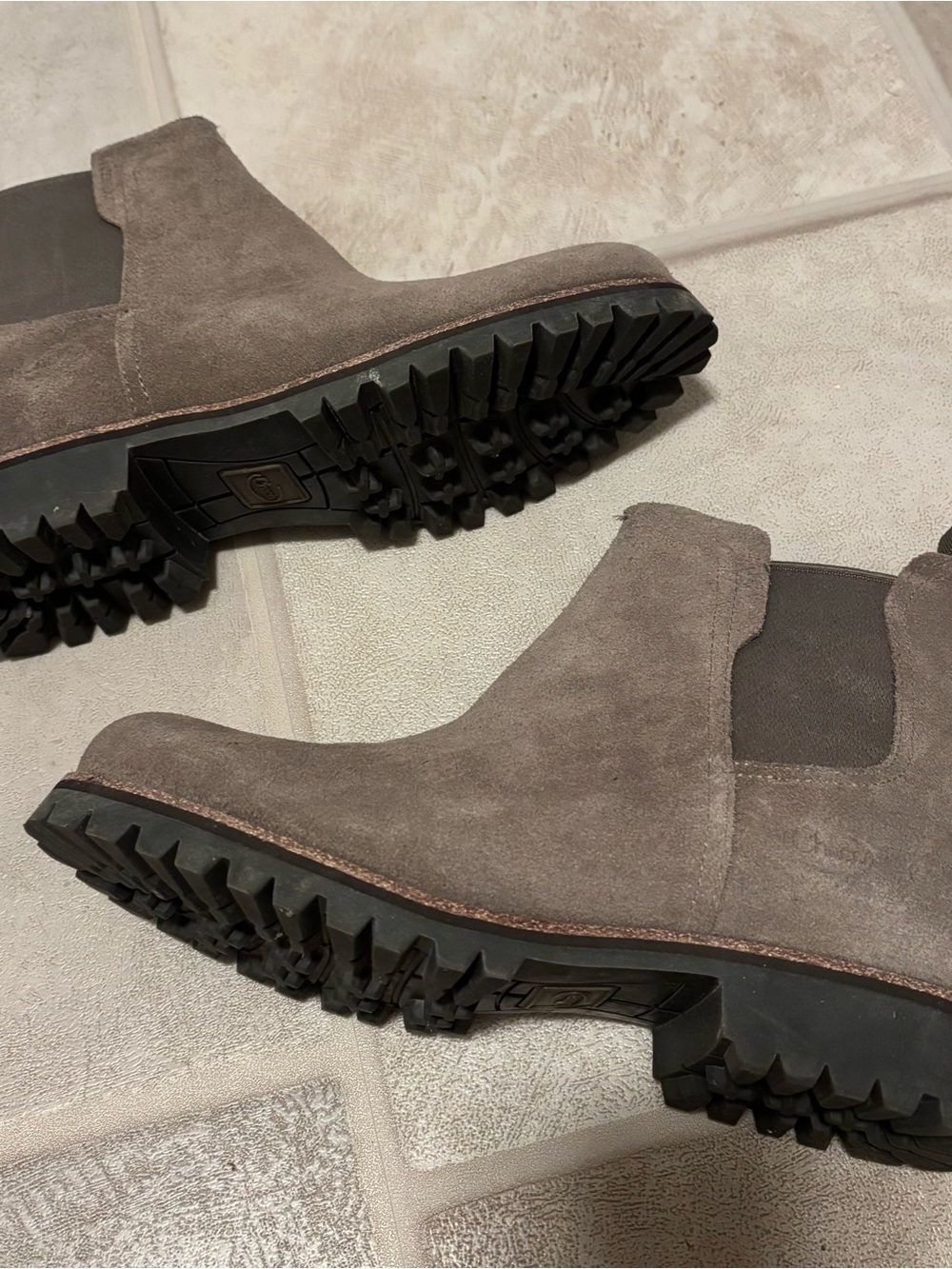 Chaco Fields Suede Chelsea Waterproof Boots in Taupe Morel Brown size 8